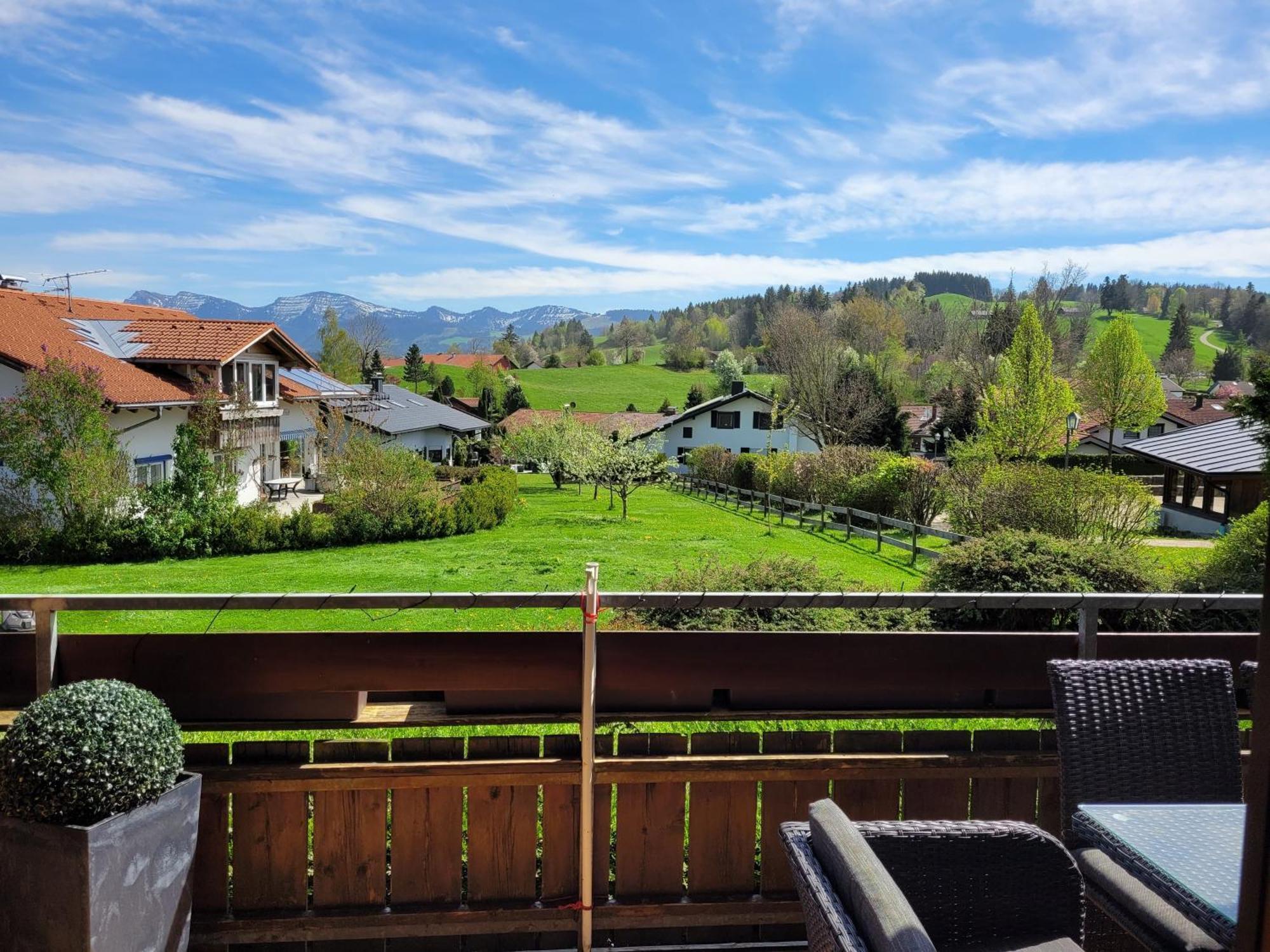 Lindners Hideaways - Bergnest Lodge - Bergblick Fewo 6 Pers Balkon Garten Hund Ski Unterkunft Luftkurort Oberreute Naehe Buchenegger Wasserfaelle Eistobel Bodensee 外观 照片